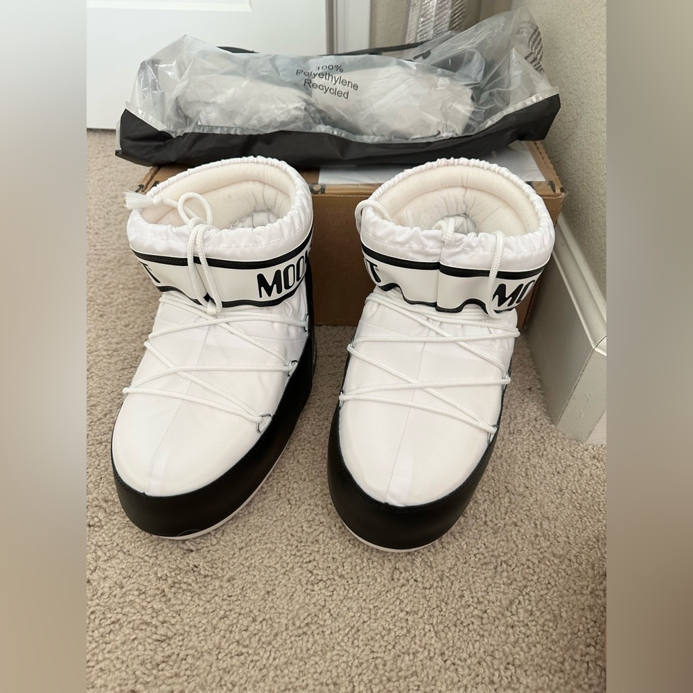 Moonboot White Icon Low 2 Classic New with Original Packaging
